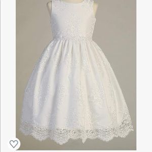 Size 8 lace flower girl or communion dress